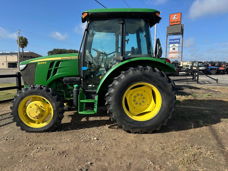 2015 John Deere 5065E